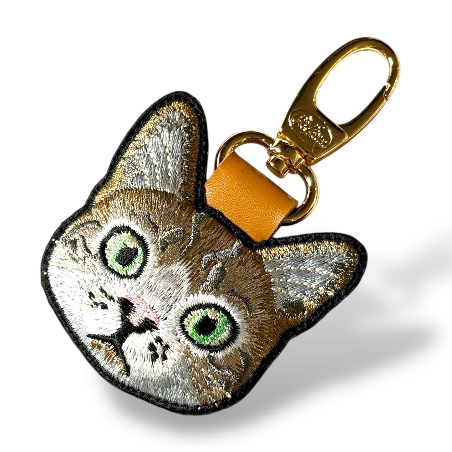 サバシロネコの刺繍ワッペン