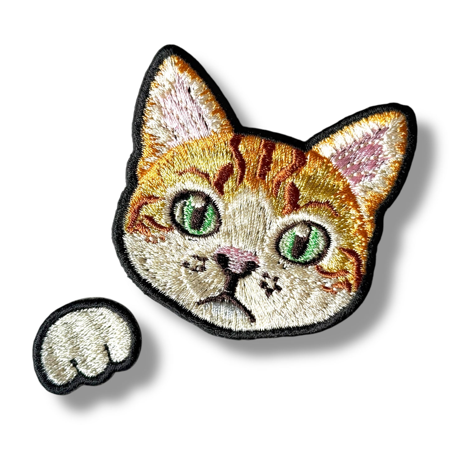 チャシロネコの刺繍ワッペン