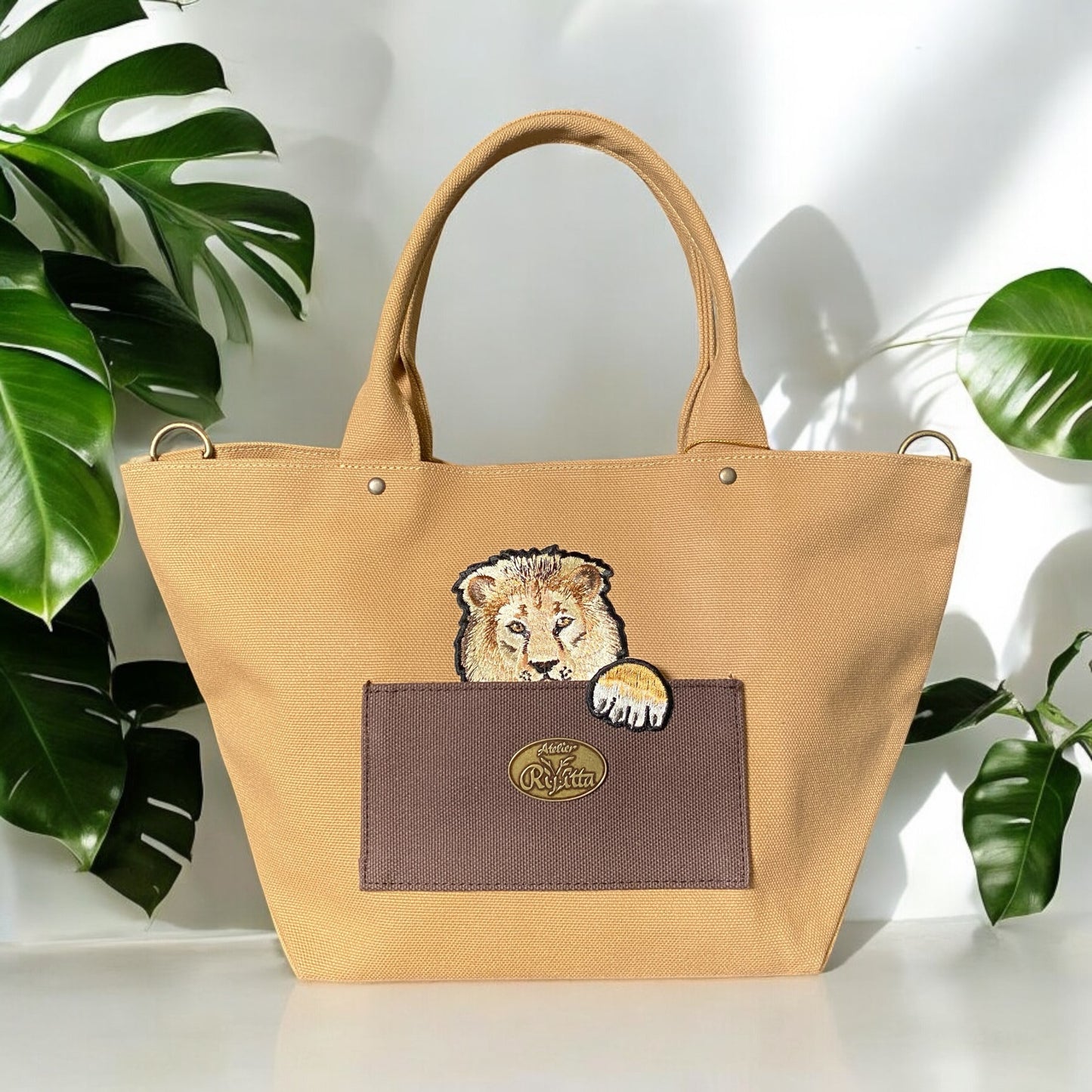 ライオンの刺繍ワッペン