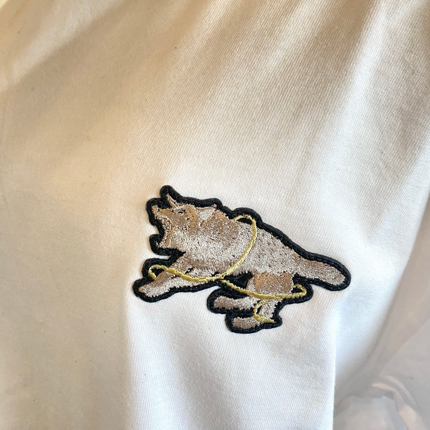 フェンリルとグレイプニルの刺繍Tシャツ
