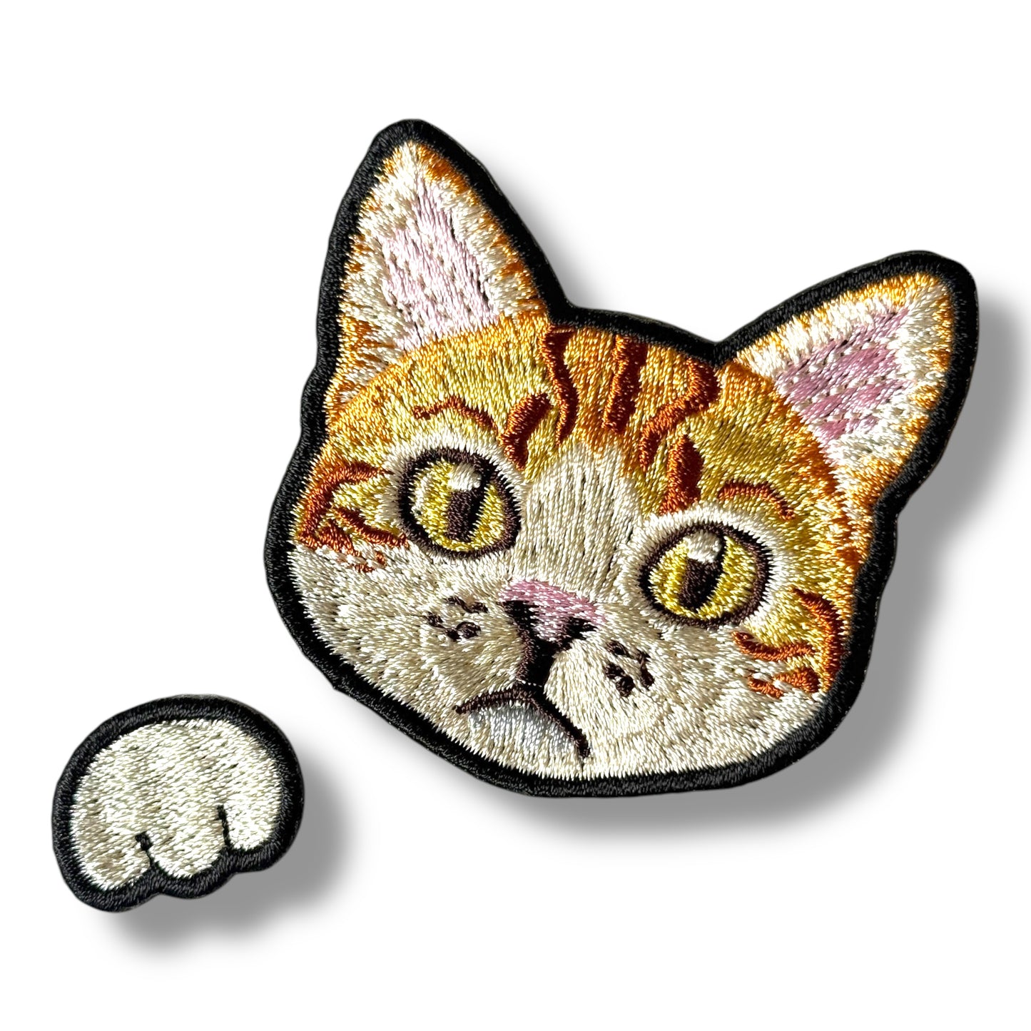 チャシロネコの刺繍ワッペン
