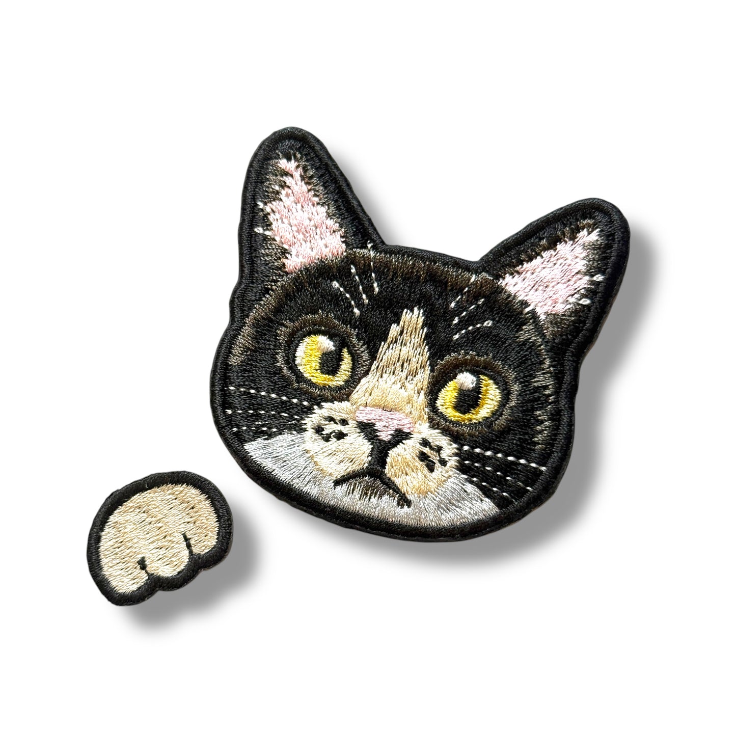 ハチワレネコの刺繍ワッペン