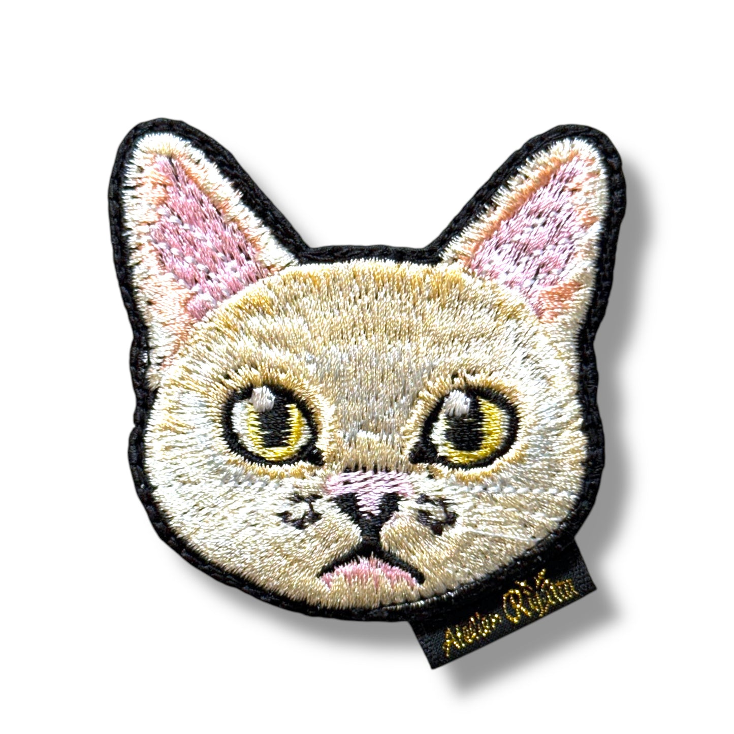 シロネコの刺繍ワッペン