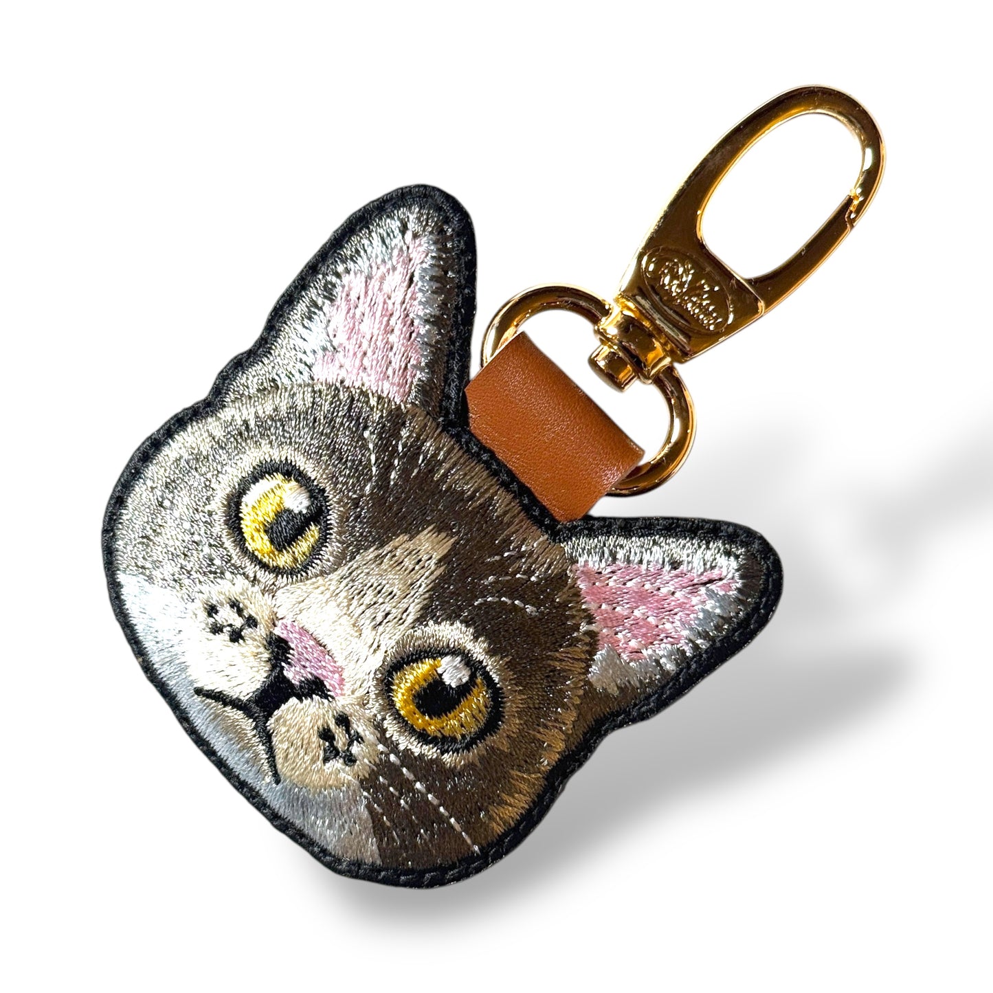 ハチワレネコの刺繍ワッペン