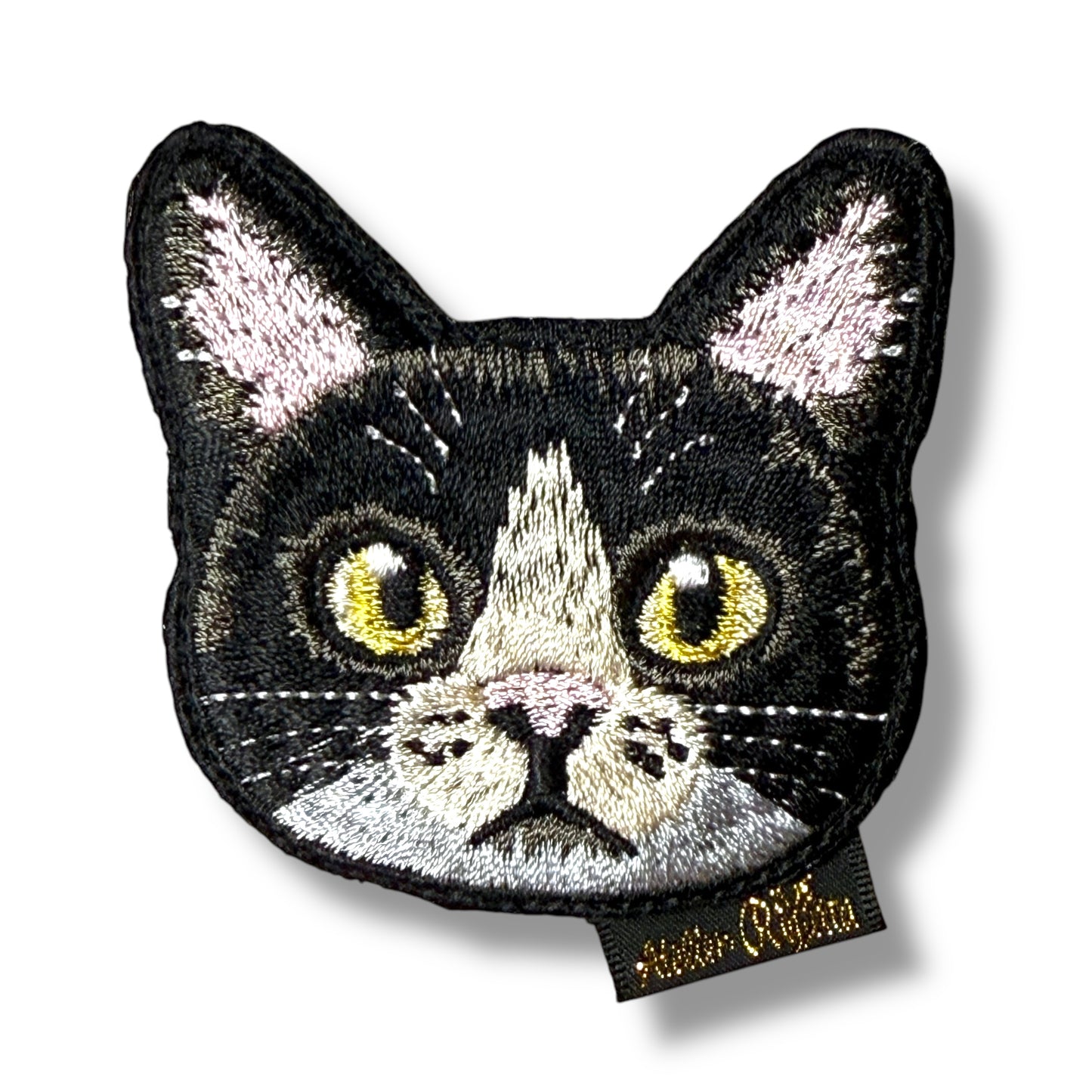 ハチワレネコの刺繍ワッペン