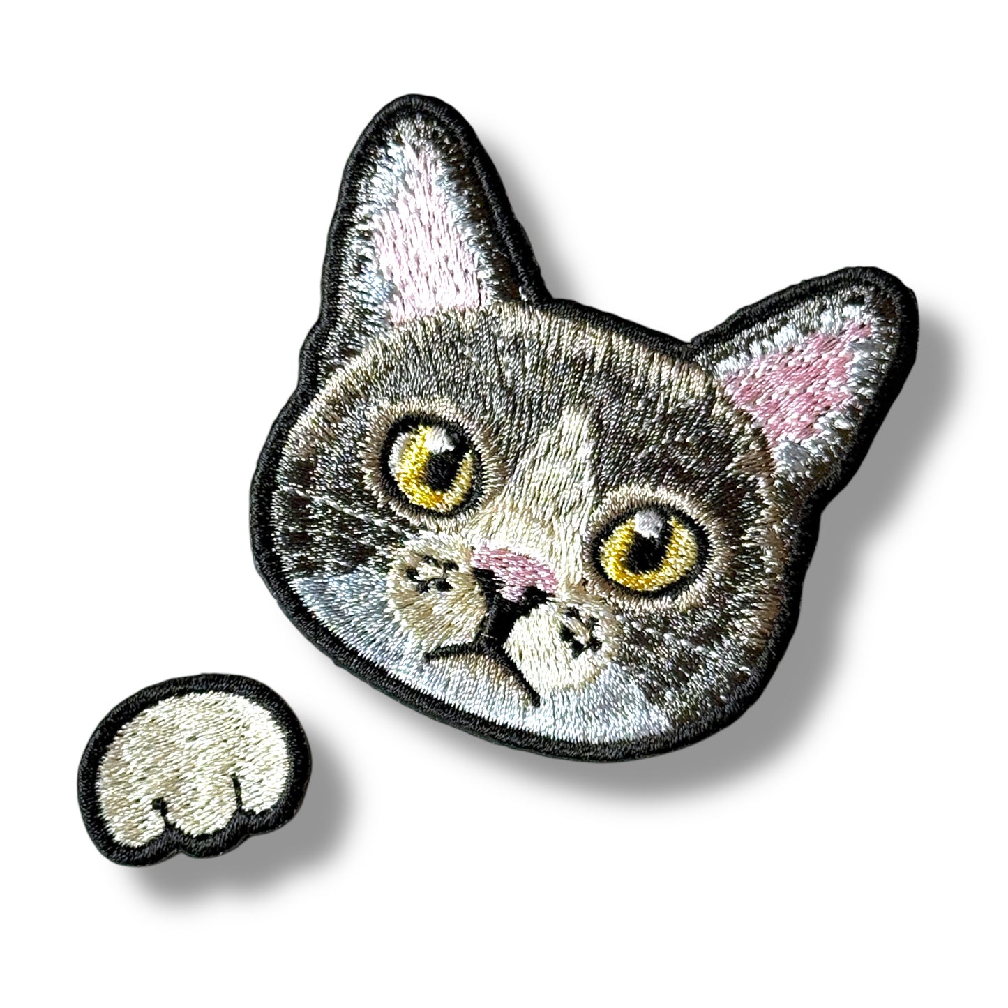 ハチワレネコの刺繍ワッペン