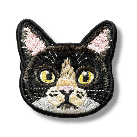 ハチワレネコの刺繍ワッペン