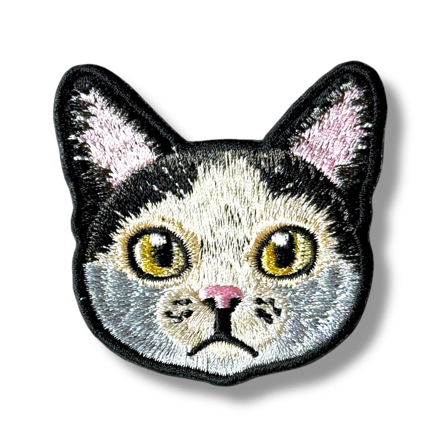 ハチワレネコの刺繍ワッペン