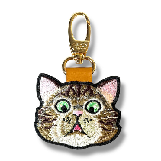 びっくりにゃんこの刺繍ワッペン