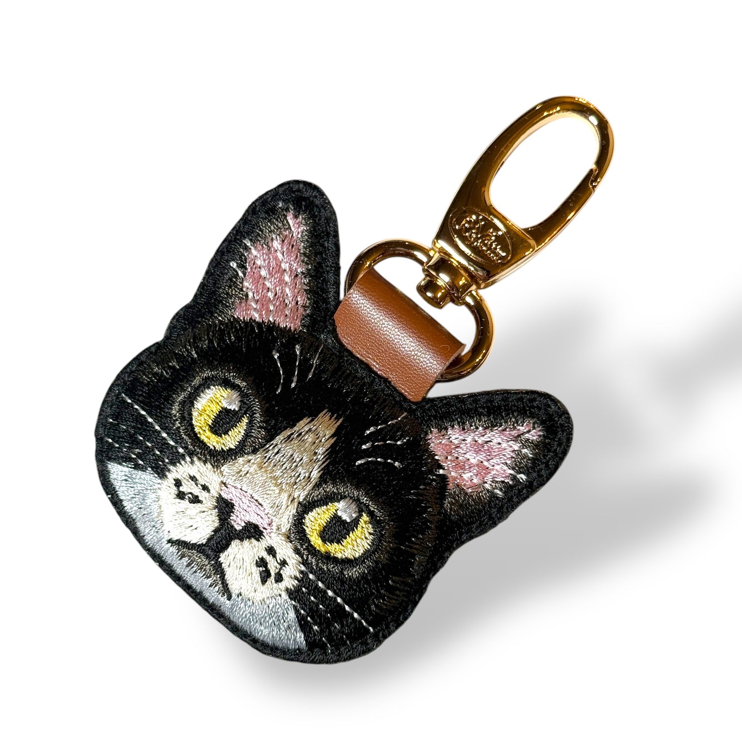 ハチワレネコの刺繍ワッペン