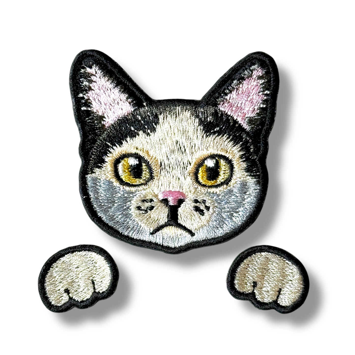 ハチワレネコの刺繍ワッペン