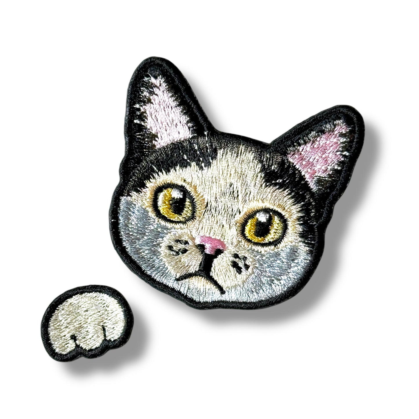 ハチワレネコの刺繍ワッペン