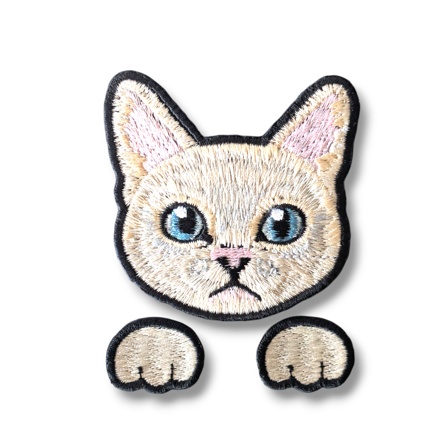 シロネコの刺繍ワッペン