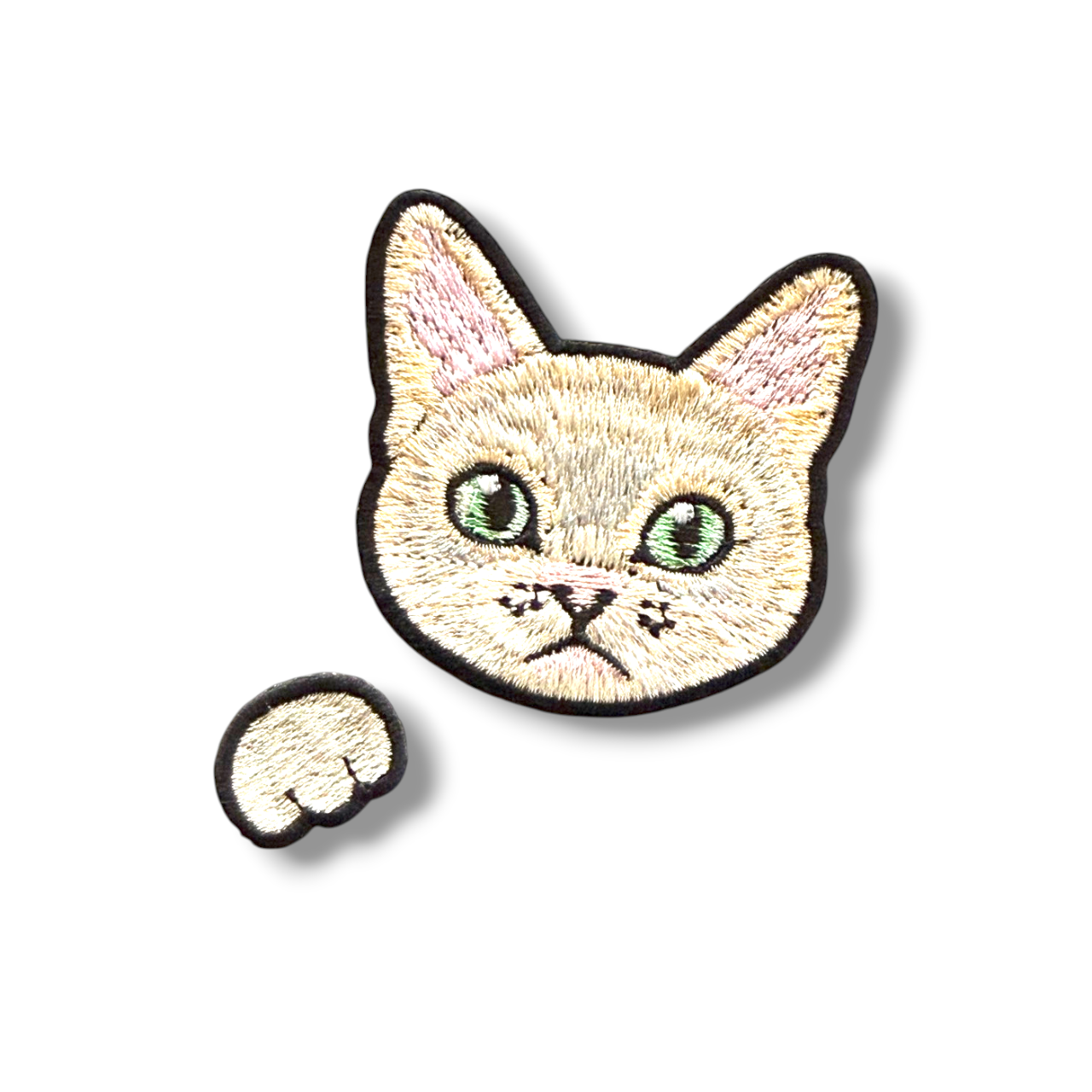 シロネコの刺繍ワッペン