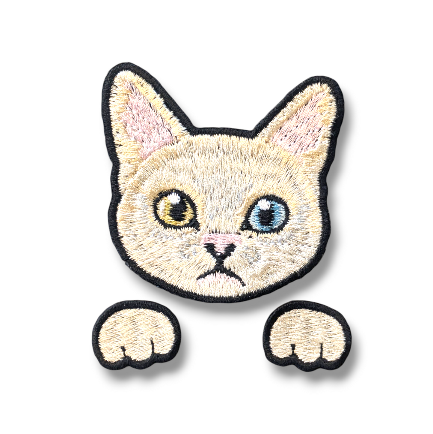 シロネコの刺繍ワッペン