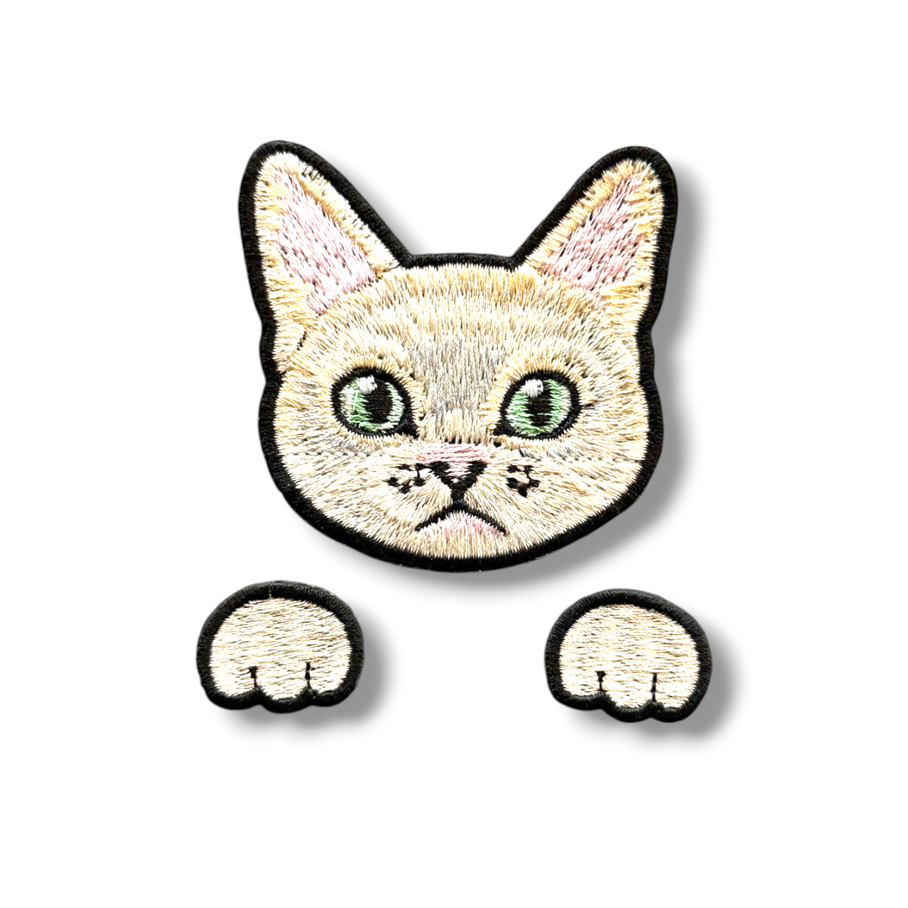 シロネコの刺繍ワッペン