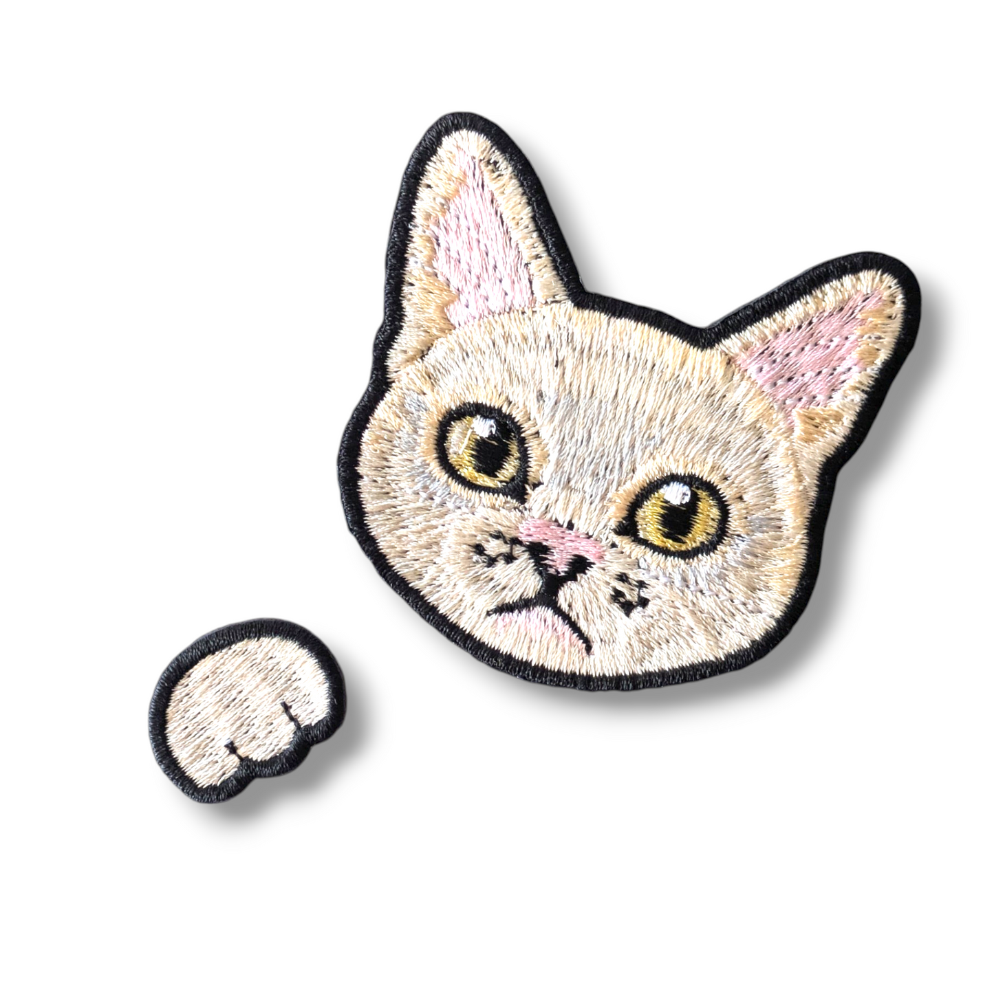シロネコの刺繍ワッペン