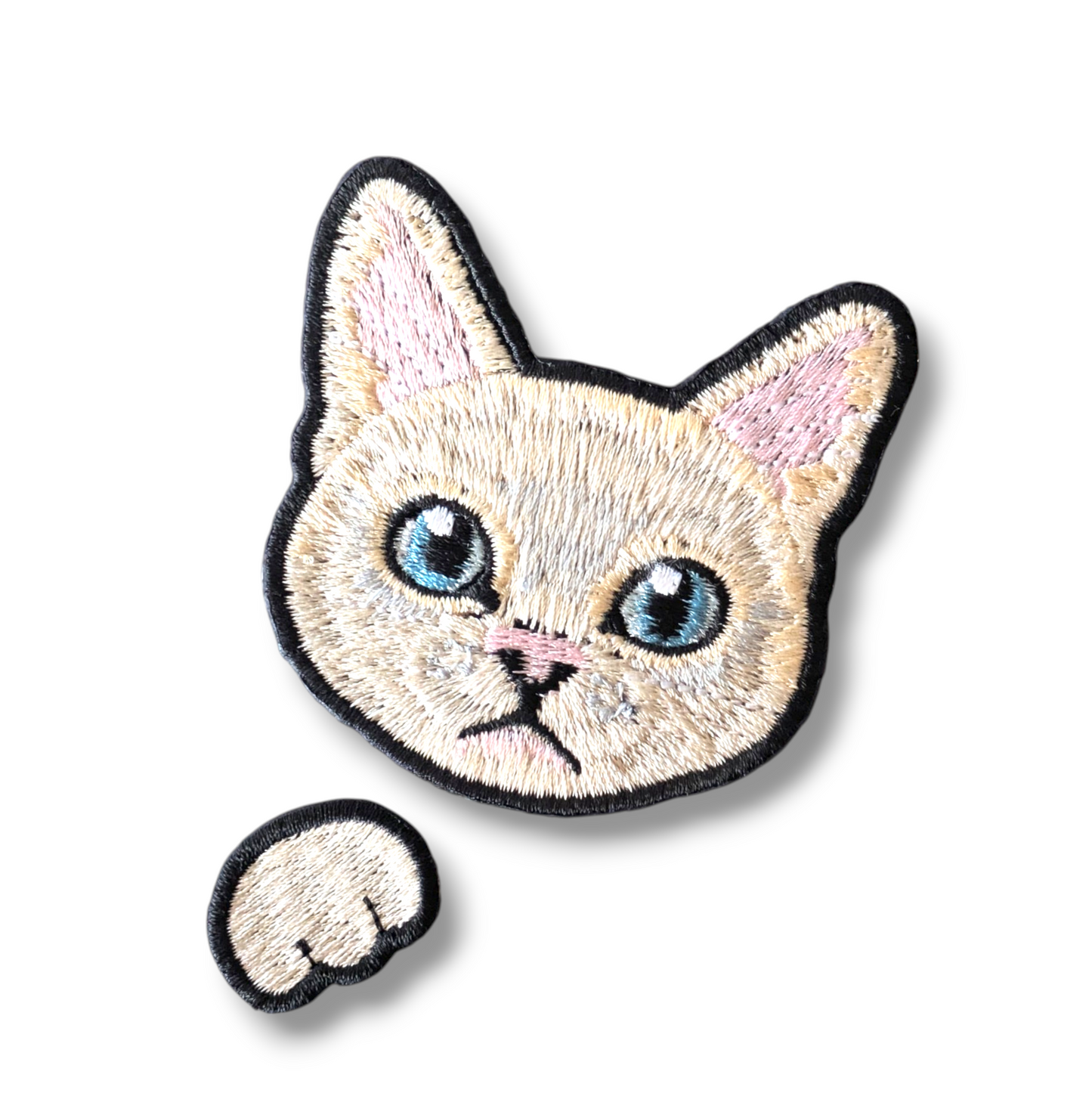 シロネコの刺繍ワッペン