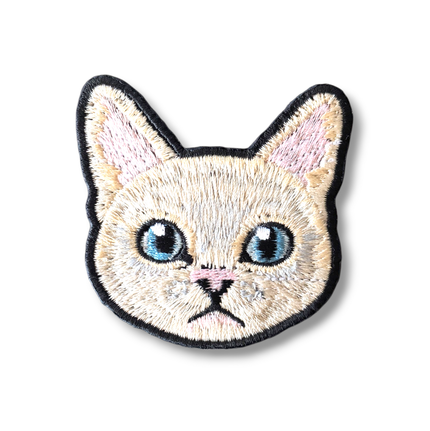 シロネコの刺繍ワッペン